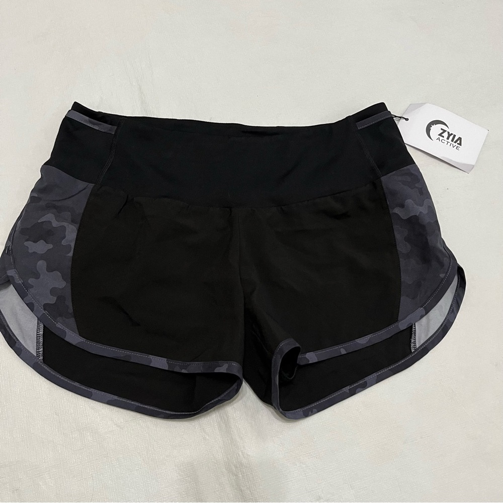 Zyia Black & Camo 5 Star Shorts NWT